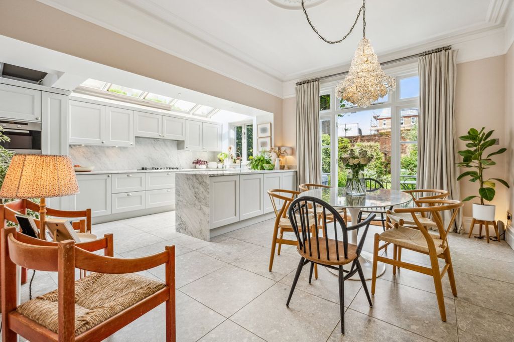 Property photo 3 of 19 Kitchen / Dining