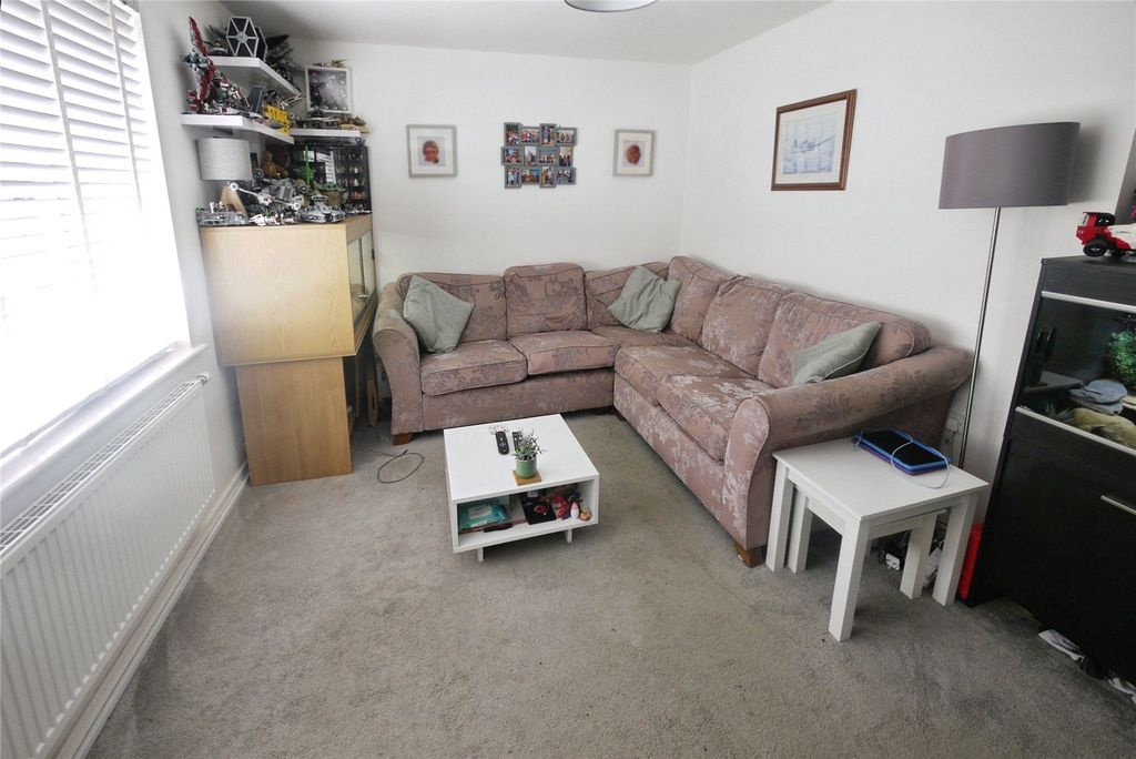 Property photo 3 of 12 Lounge
