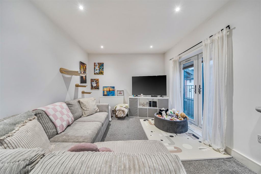 Property photo 2 of 13 Lounge/Dining Area