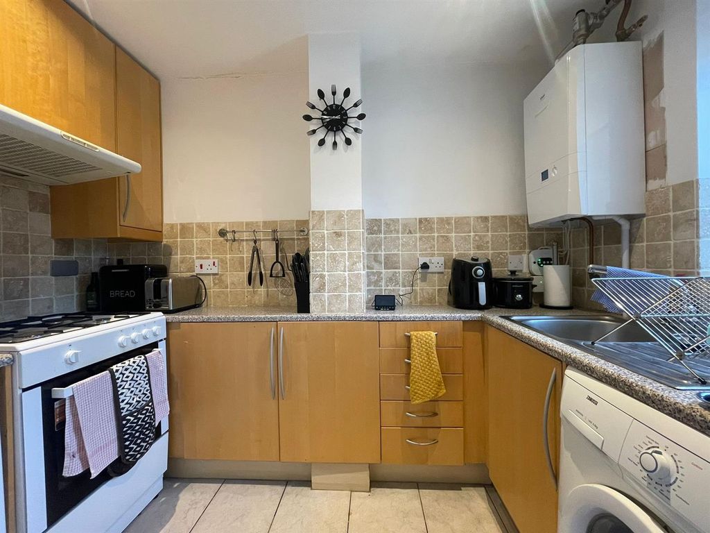 Property photo 3 of 8 Kitchen.Jpg