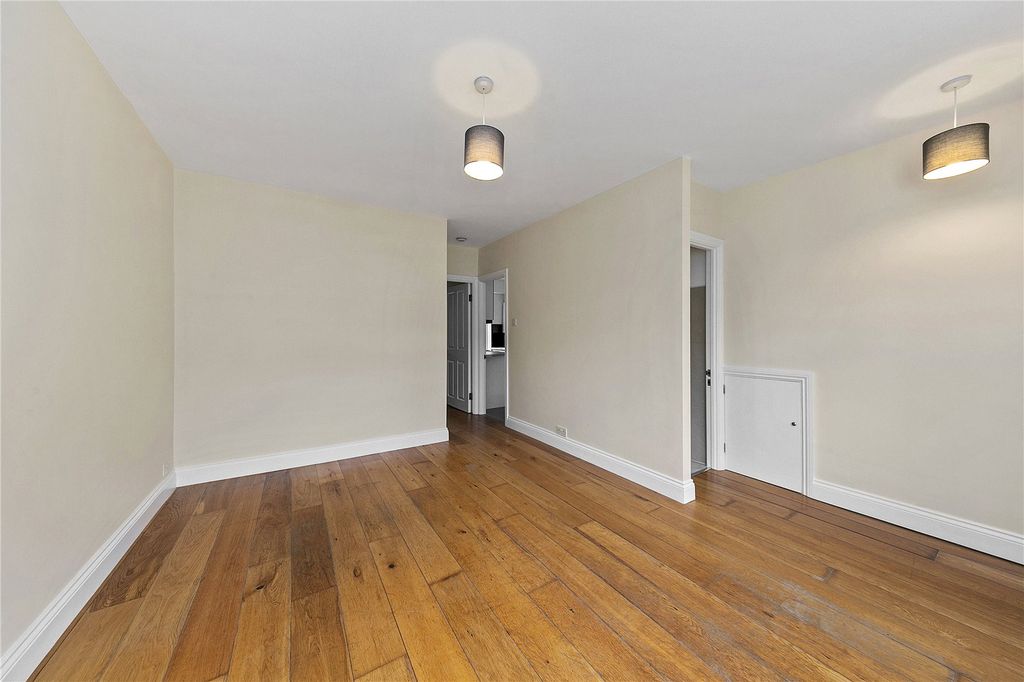 Property photo 3 of 12 Picture No. 02