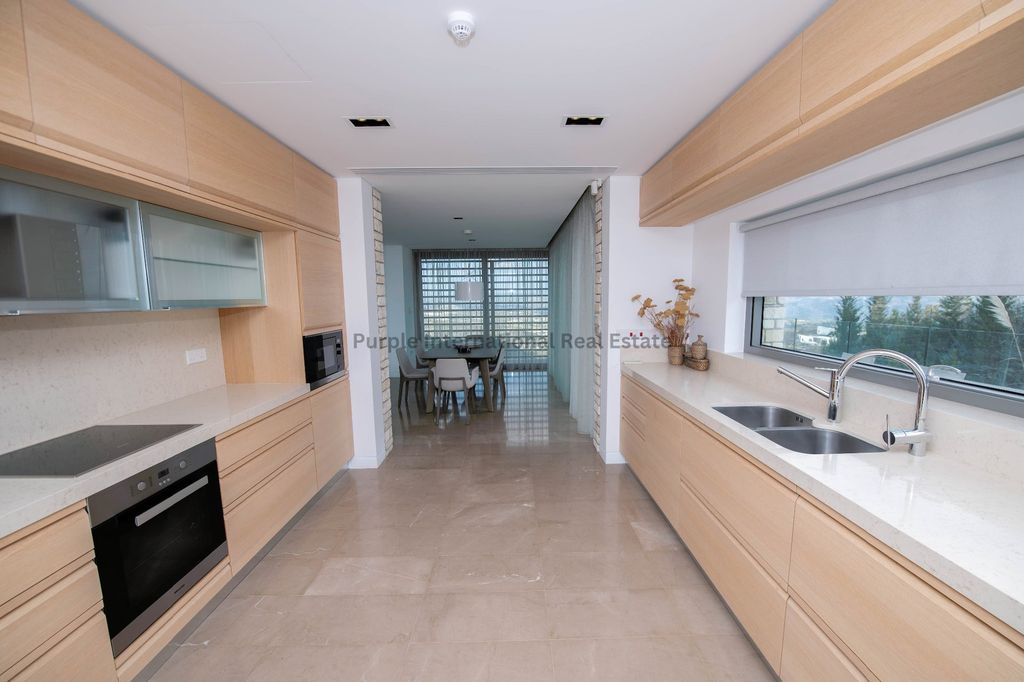 Property photo 3 of 35