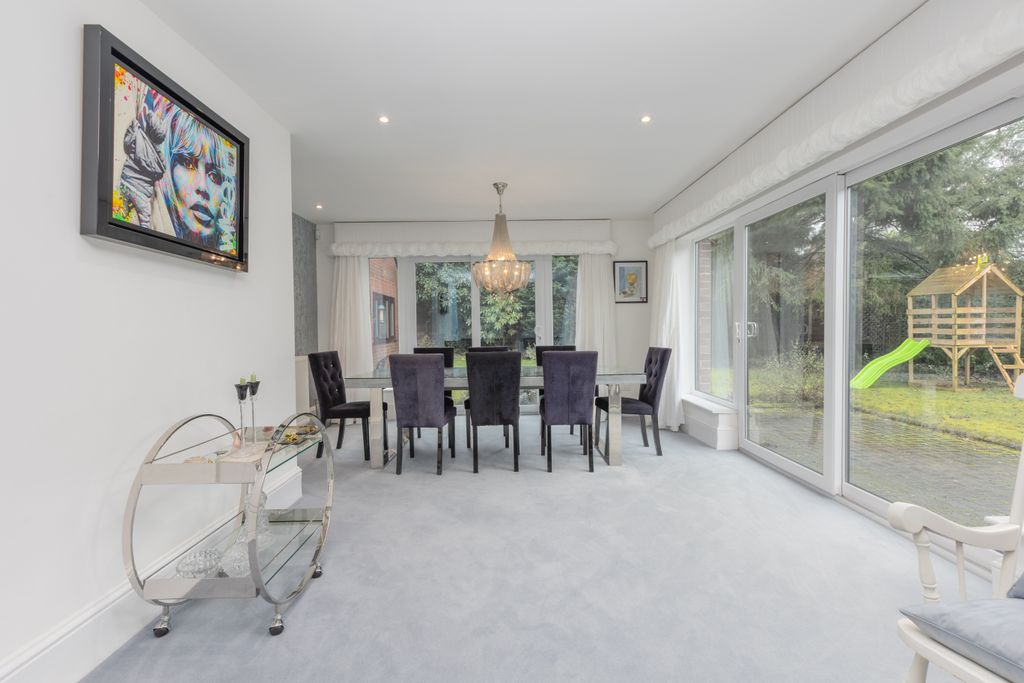 Property photo 3 of 37 Panoramic Lounge