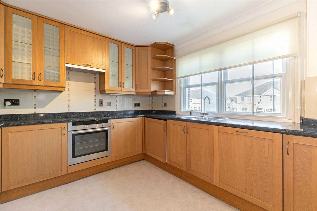 Property photo 3 of 10 Kitchen