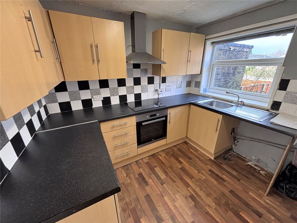 Property photo 2 of 10 Kitchen