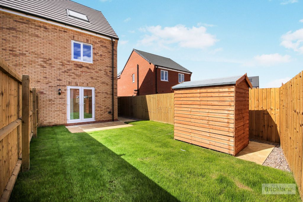 Property photo 3 of 14 Garden