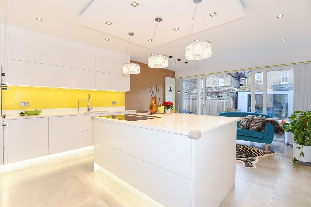 Property photo 3 of 11 Picture No. 20