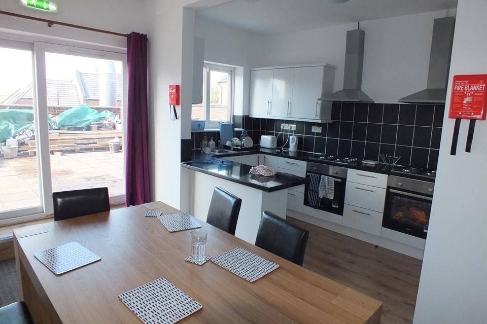 Property photo 1 of 7 Kitchen