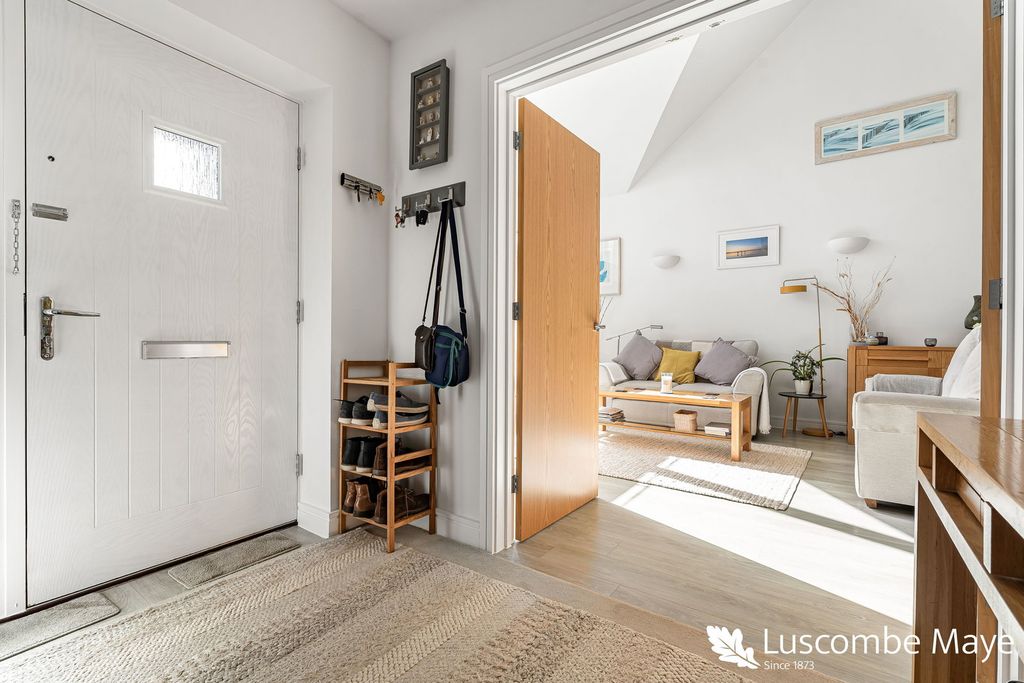 Property photo 2 of 25