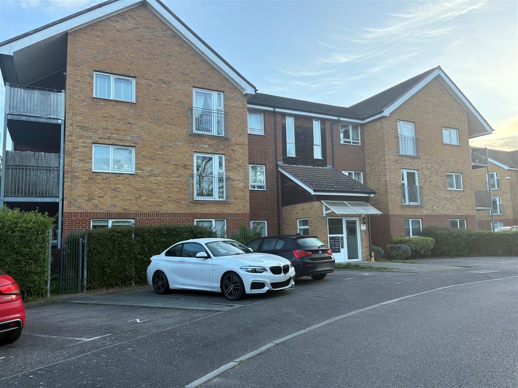 Property photo 1 of 16 Victoria Court