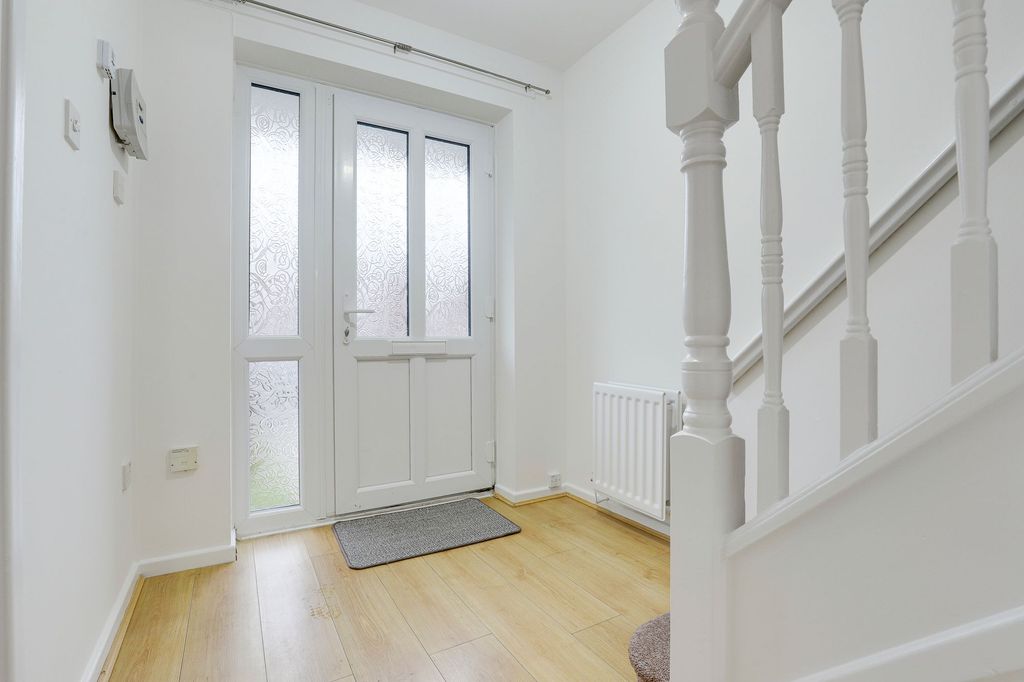 Property photo 3 of 12 Entrance Hall