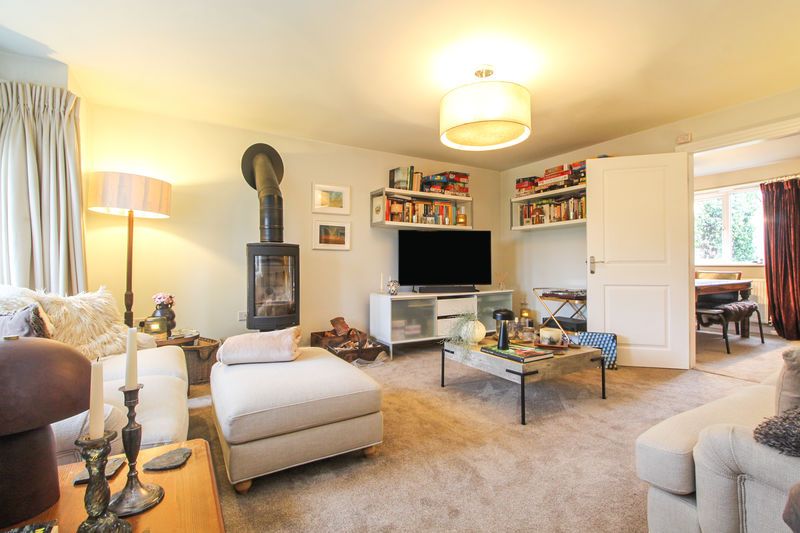 Property photo 3 of 23 Lounge