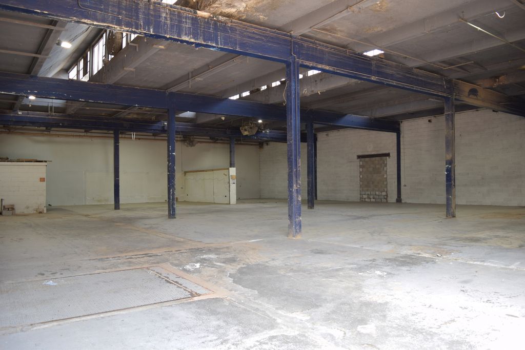 Property photo 1 of 12