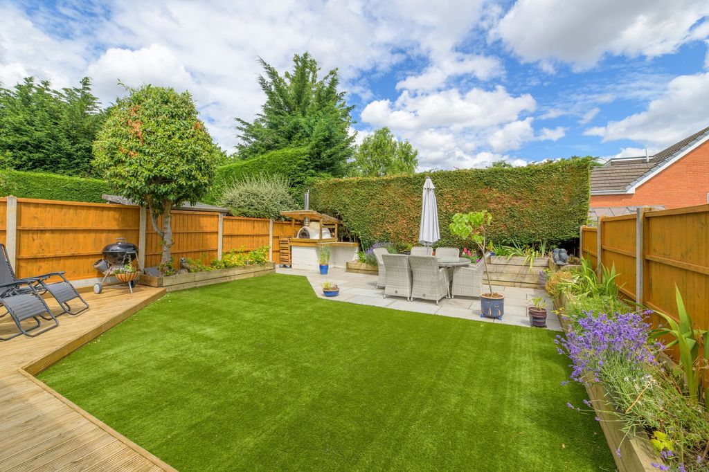Property photo 3 of 22 Garden
