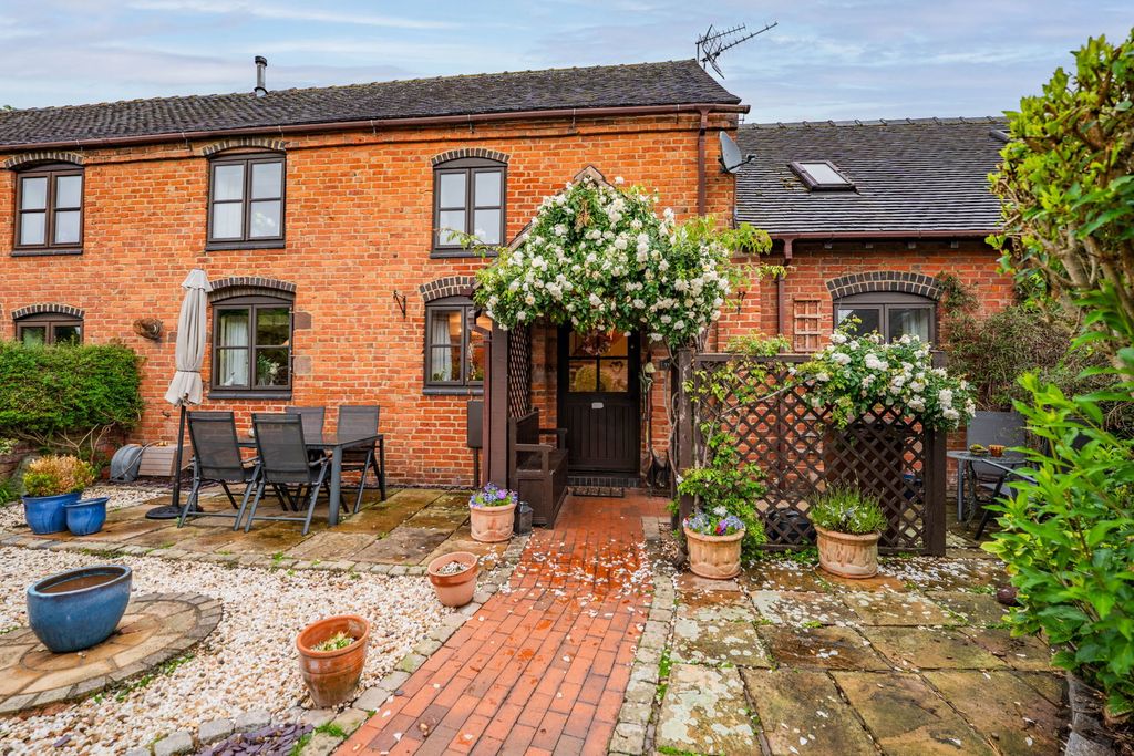 Property photo 2 of 32