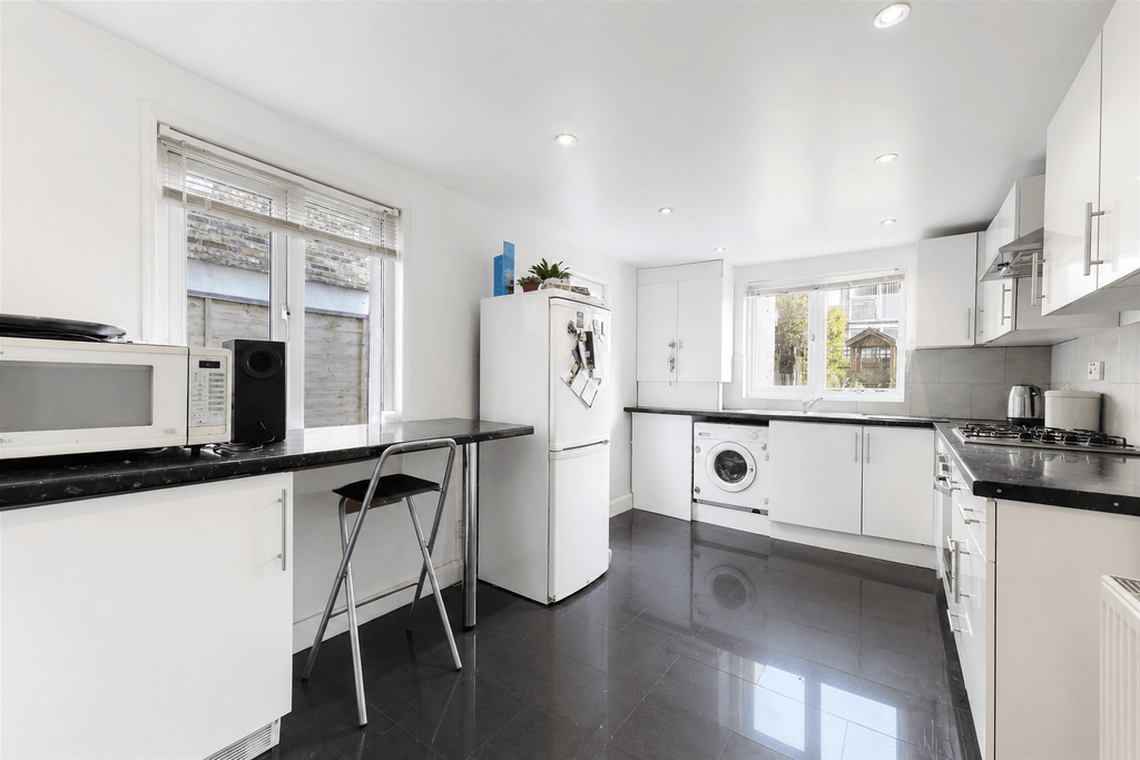 Property photo 1 of 8 4 Bed Terraced House To Rent Talma Rd, London Sw2