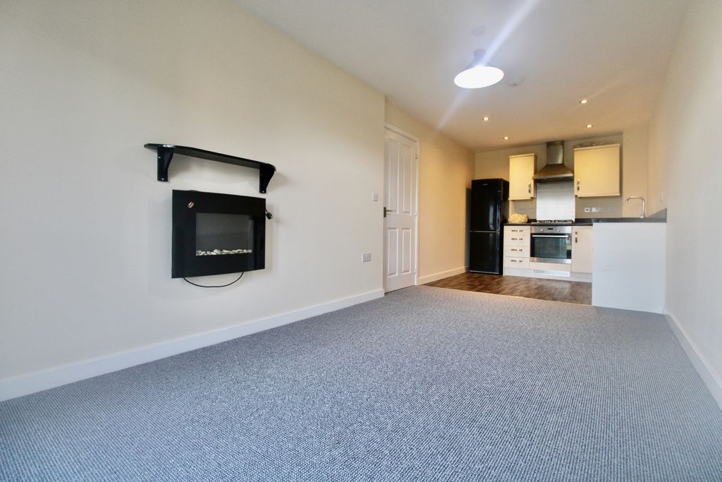 Property photo 3 of 11 Lounge Kitchen