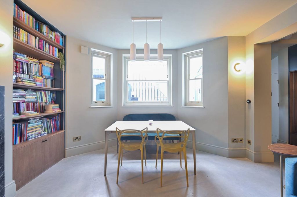 Property photo 3 of 14