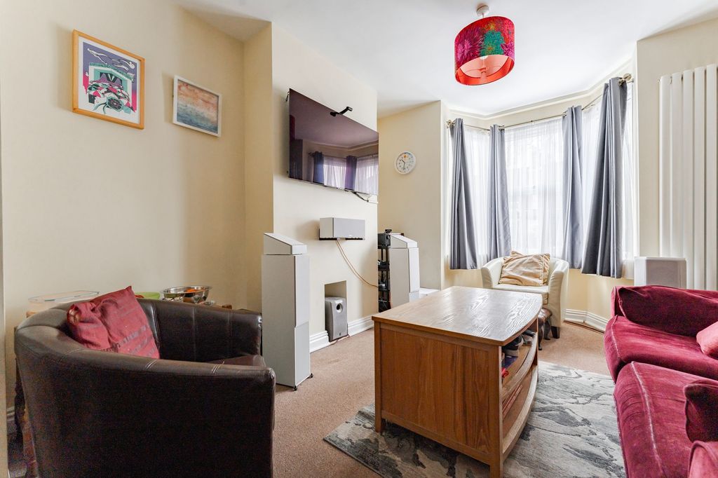 Property photo 3 of 17