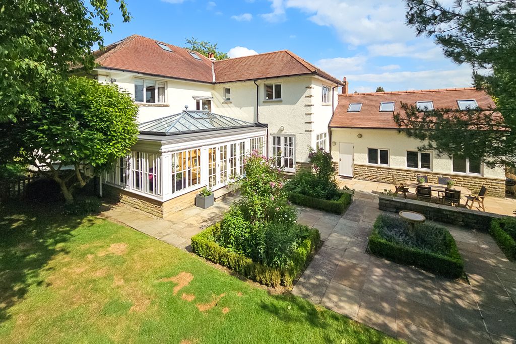 Property photo 2 of 32