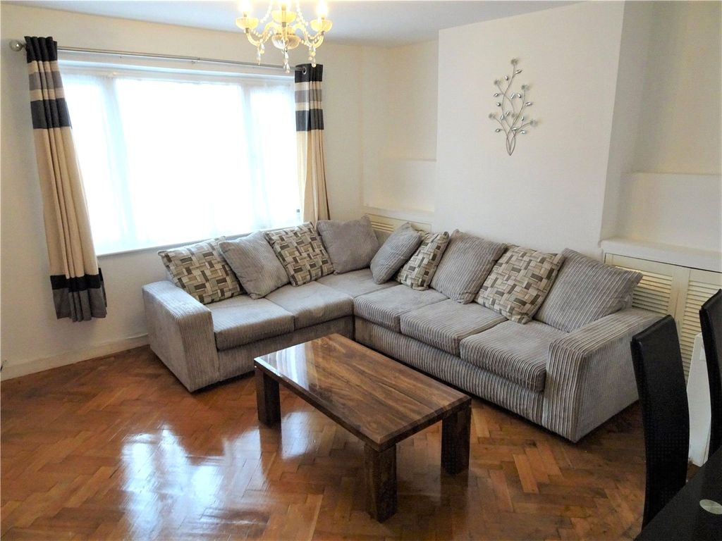 Property photo 2 of 9 Lounge