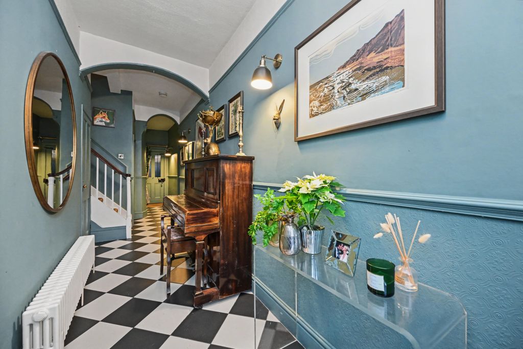 Property photo 2 of 26