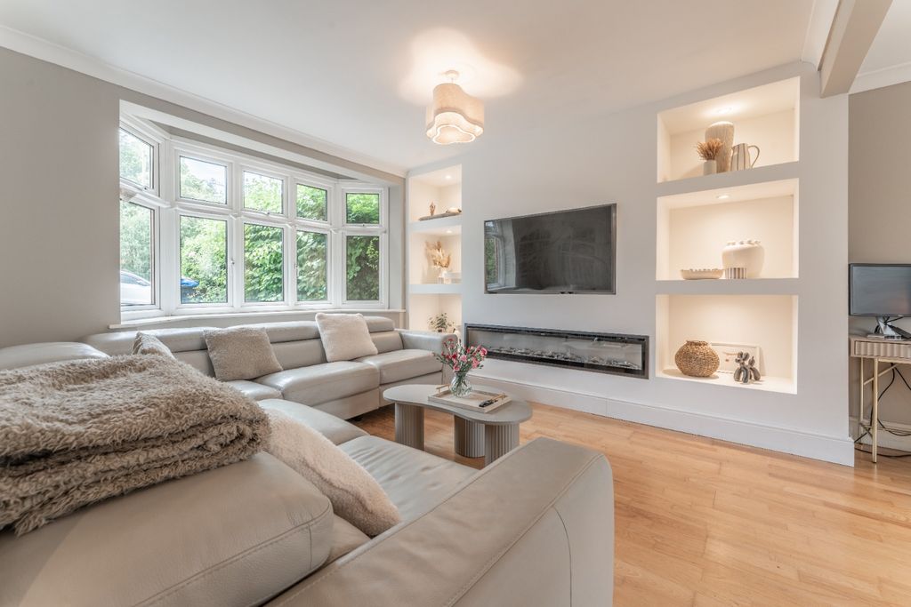 Property photo 2 of 28 4854582