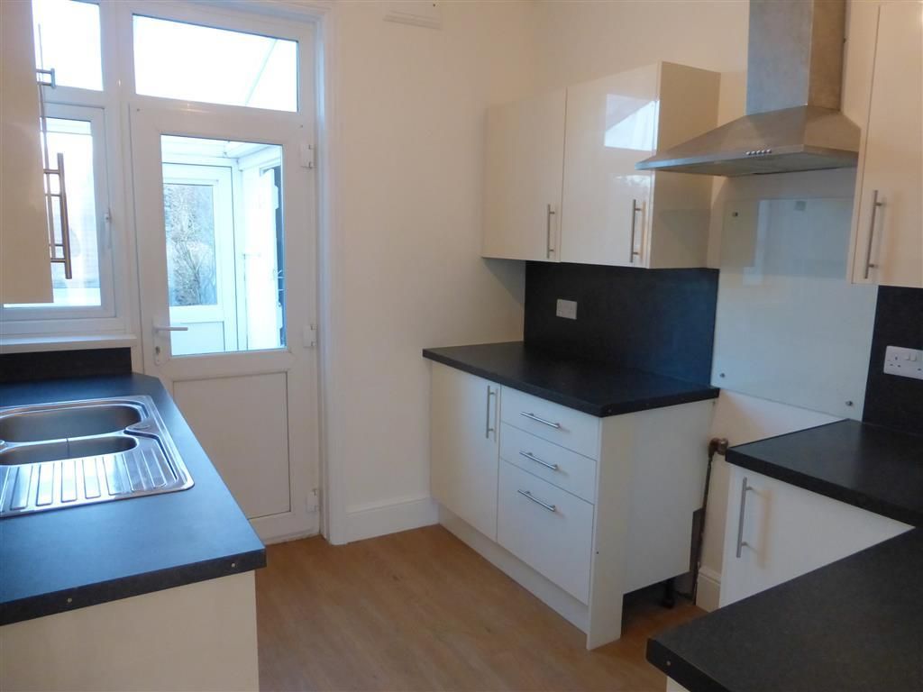 Property photo 2 of 10 Kitchen
