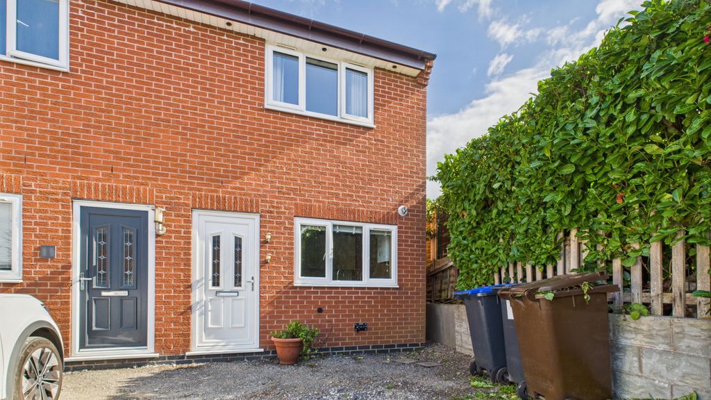 Property photo 1 of 10 2 Bed Terraced House To Rent Stanley Street, Biddulph St8