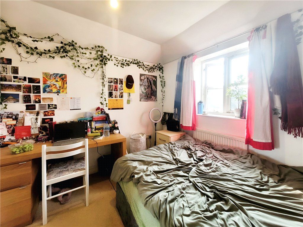 Property photo 3 of 6 Bedroom