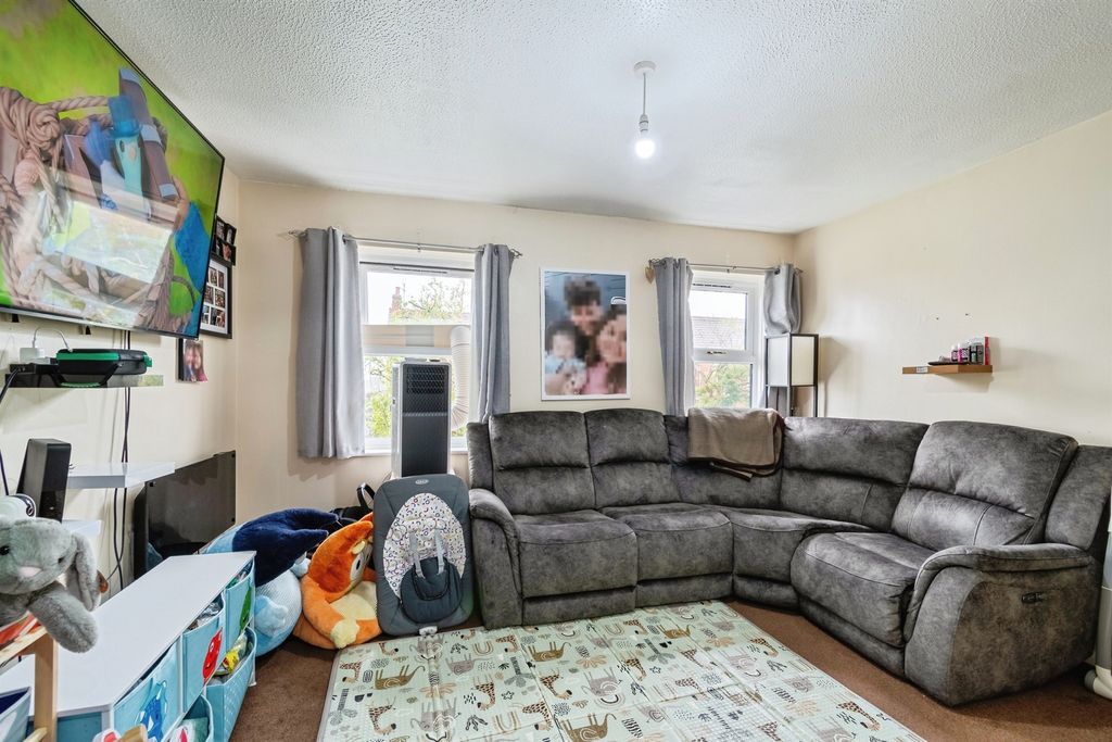 Property photo 2 of 11