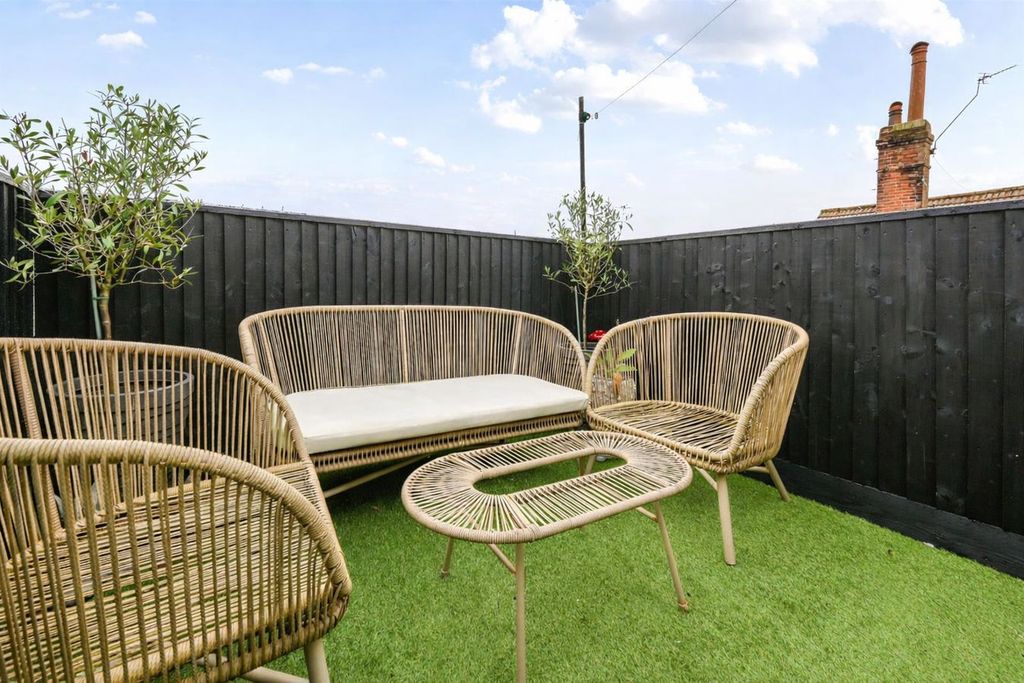 Property photo 2 of 16