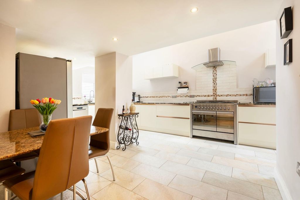 7 bed detached house for saleParkside, Tynemouth NE30 photo 5