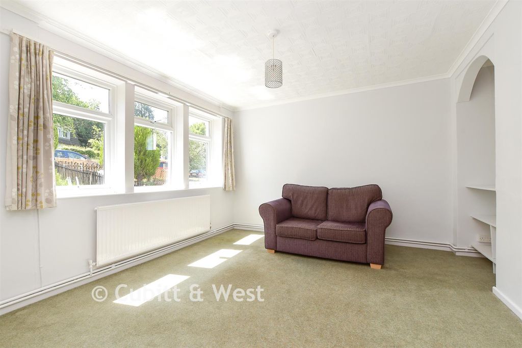 Property photo 1 of 12 Lounge