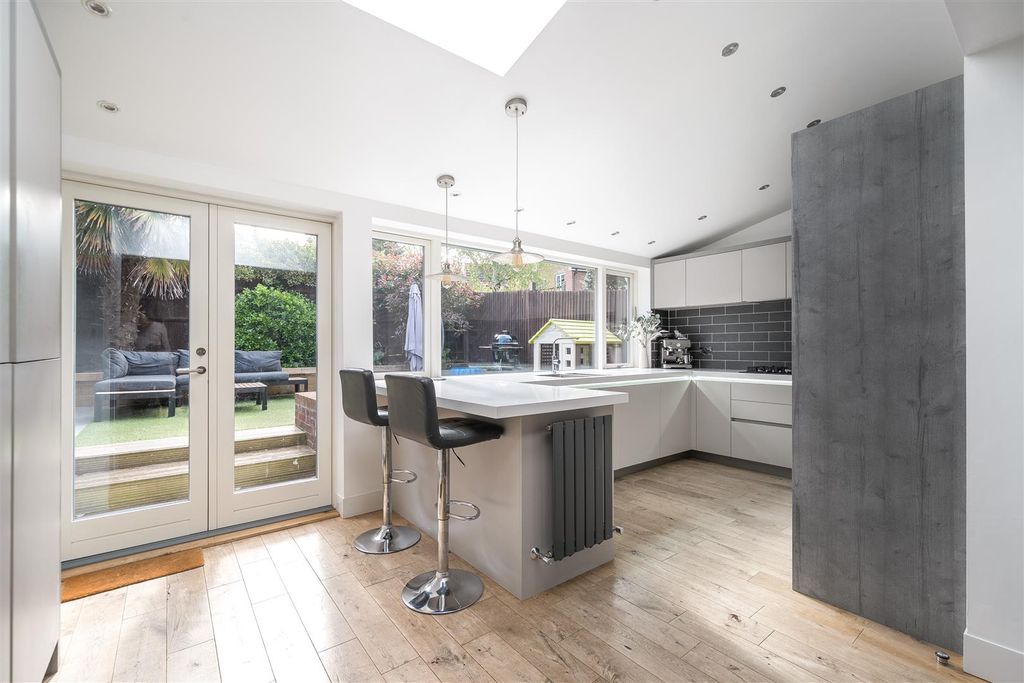 Property photo 3 of 22 Tradewinds, Whitstable