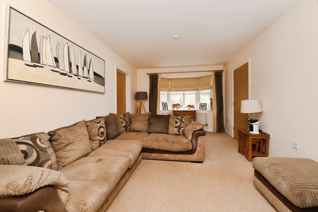 Property photo 3 of 17 Photo