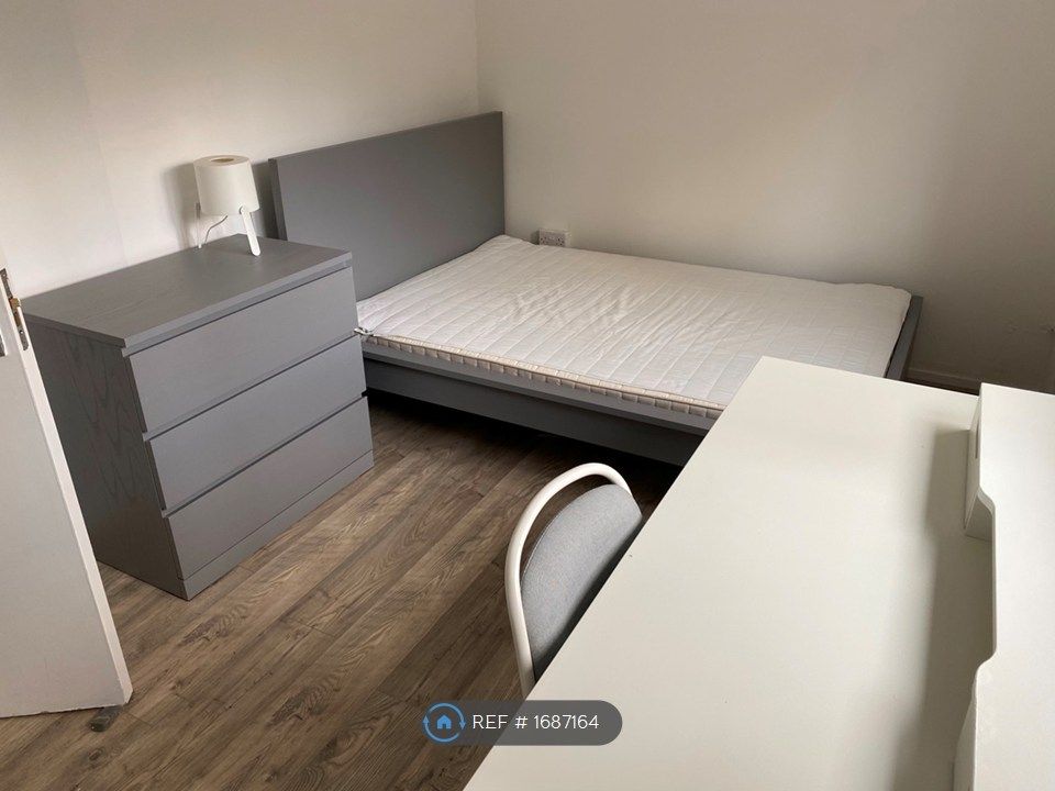 Property photo 3 of 18 All Bedrooms Similar