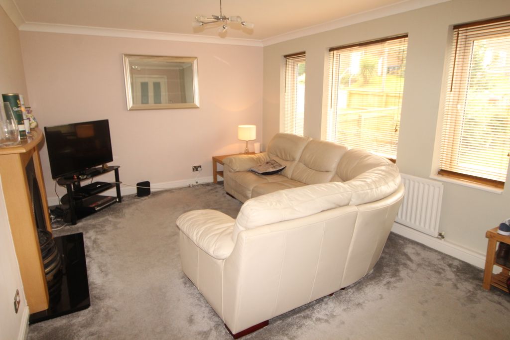 Property photo 2 of 9 Lounge