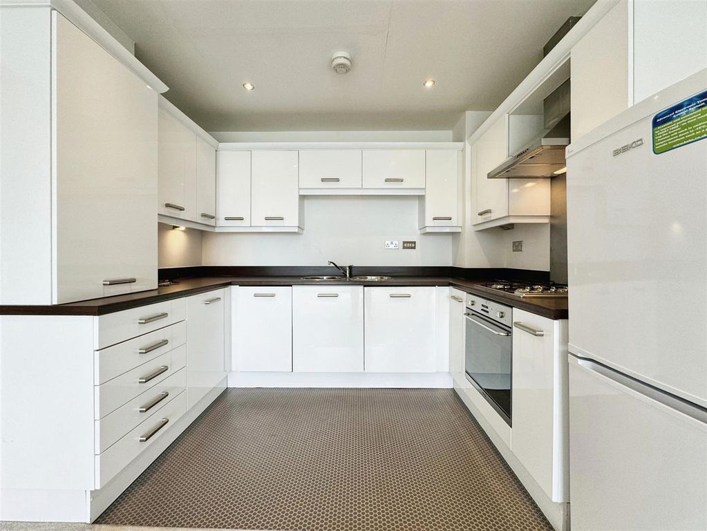 Property photo 3 of 12 Kitchen