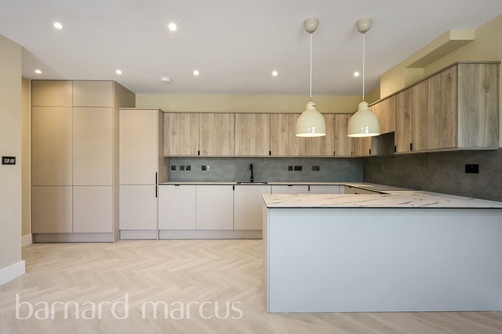 Property photo 2 of 8 Kitchen