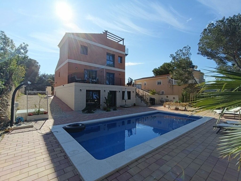 Property photo 2 of 50