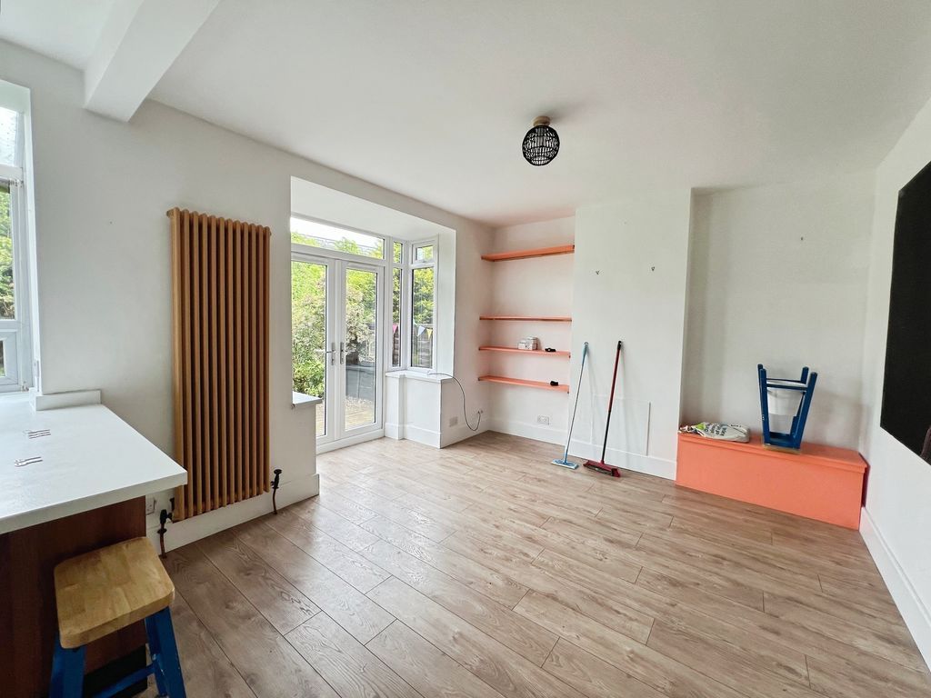 Property photo 3 of 18 Dining Area