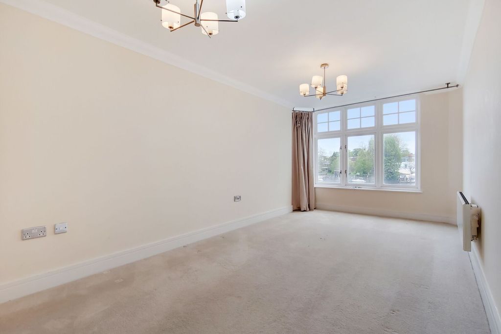Additional image 9 of 3 bed flat for saleBridge Road, Hampton Court, East Molesey KT8
