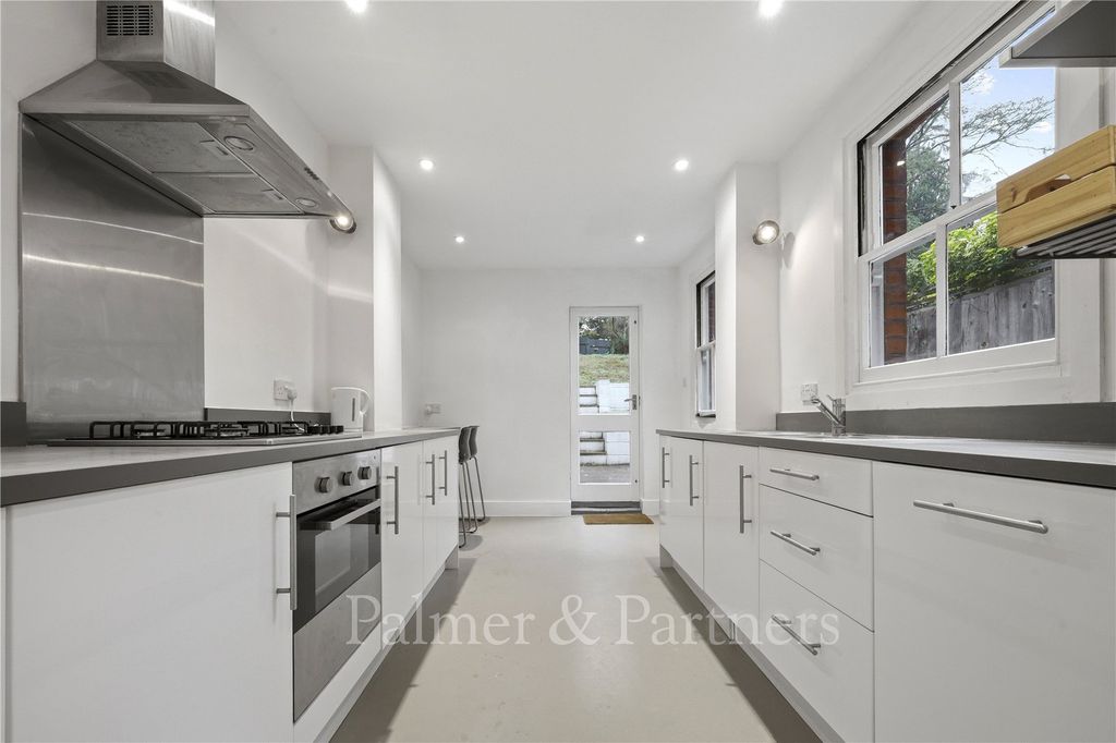 Property photo 2 of 11 Picture No. 13