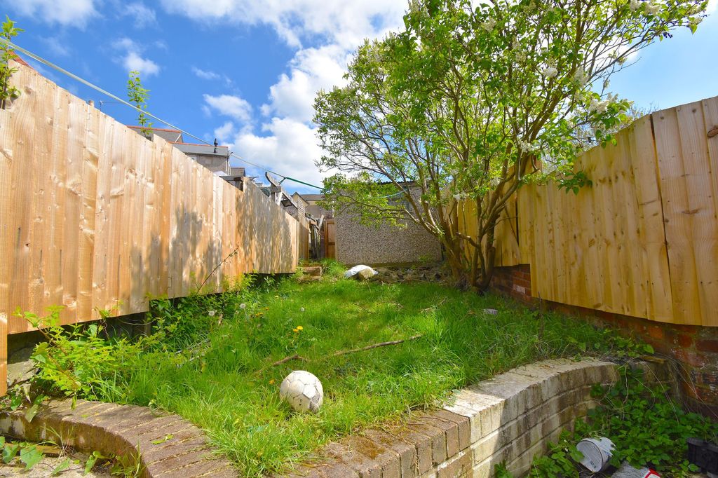 Property photo 2 of 19