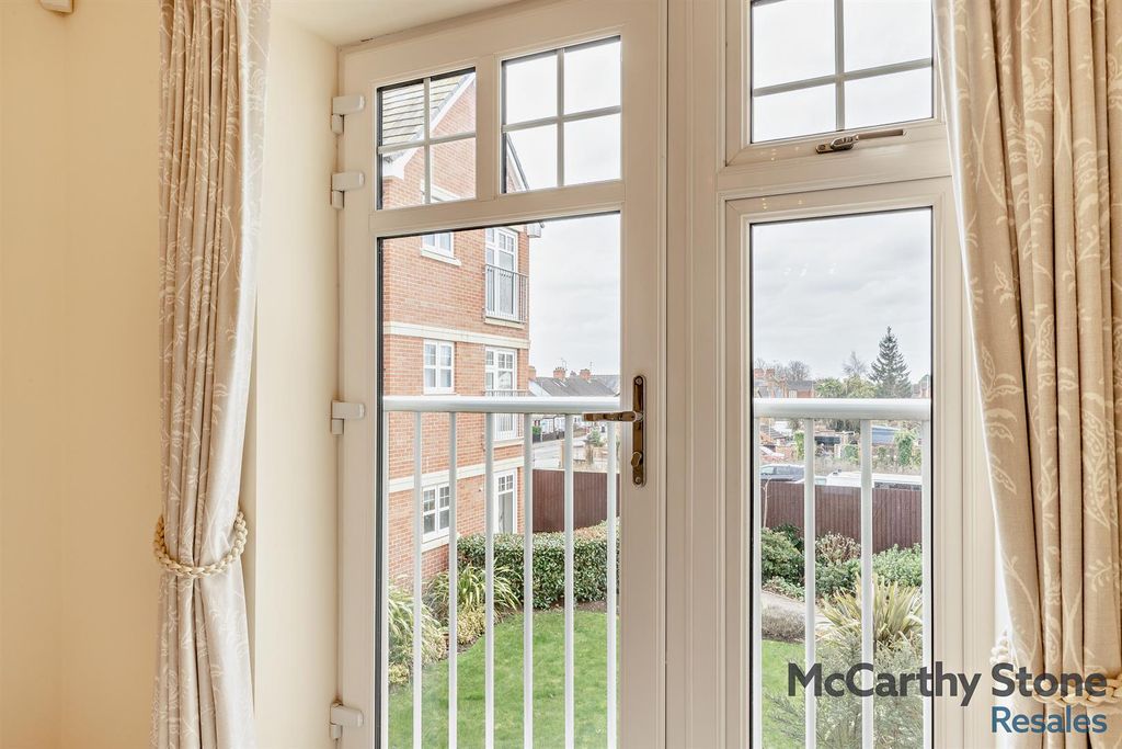 Property photo 3 of 21 8679486-Interior04-800.Jpg