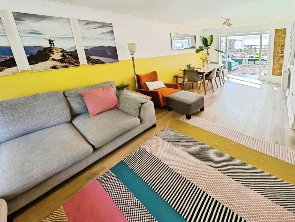 Property photo 2 of 16 9 Templar Lounge Diner.Png