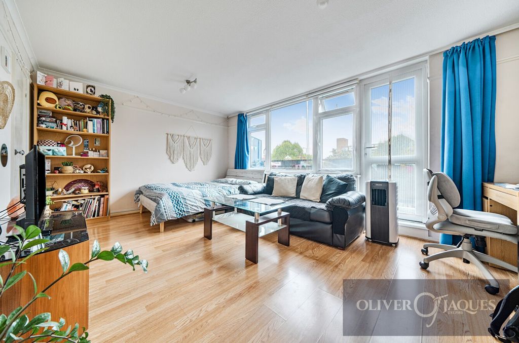 Property photo 2 of 27