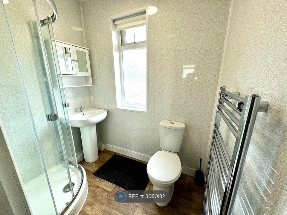 Property photo 3 of 26 Shower Room