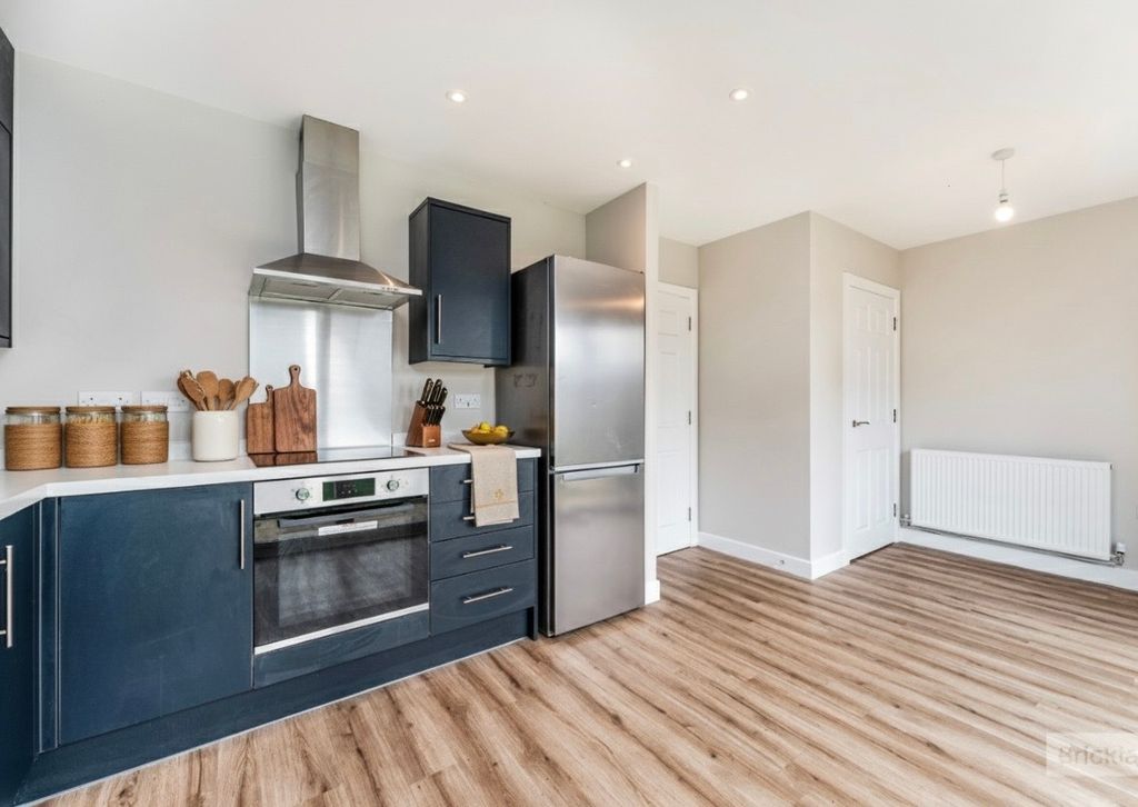 Property photo 1 of 11 Kitchen